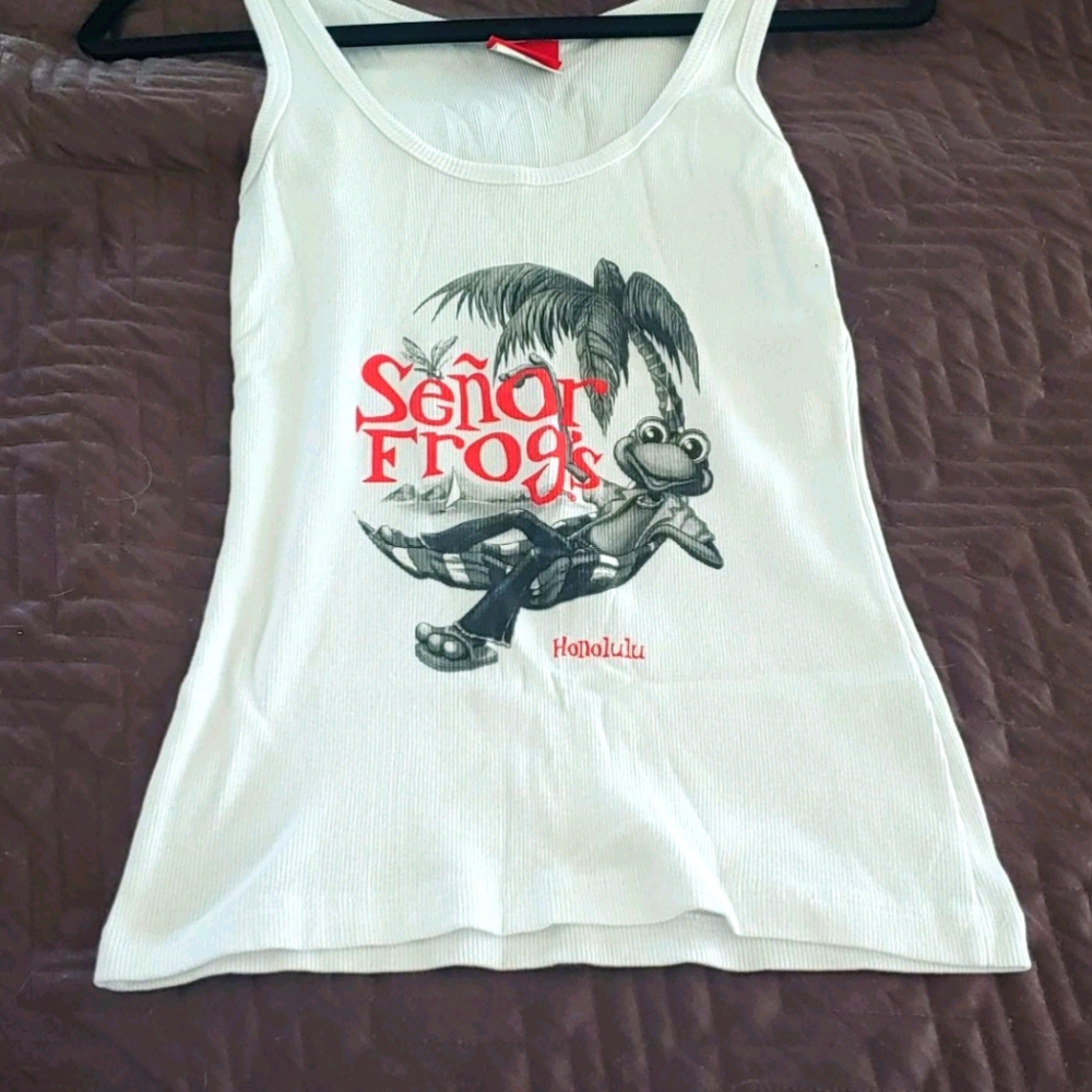 Senor Frogs Honolulu tank